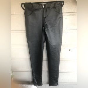 Faux leather stretch leggings